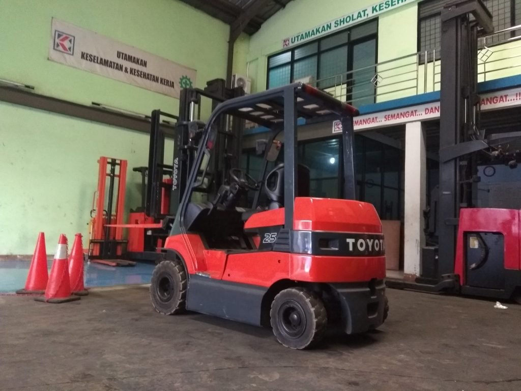 Jual service forklift electric 2.5 ton toyota