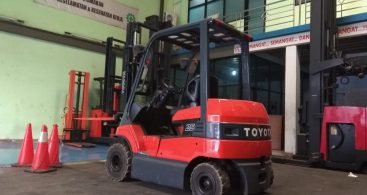 Jual service forklift electric 2.5 ton toyota