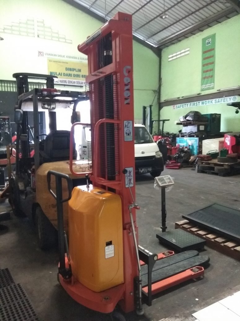 hand-stacker-semi-electric (3)