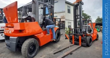 Forklift bekas 7 ton