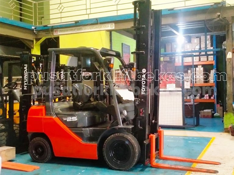 Forklift Gasoline 2.5 ton Bekas Toyota FG25