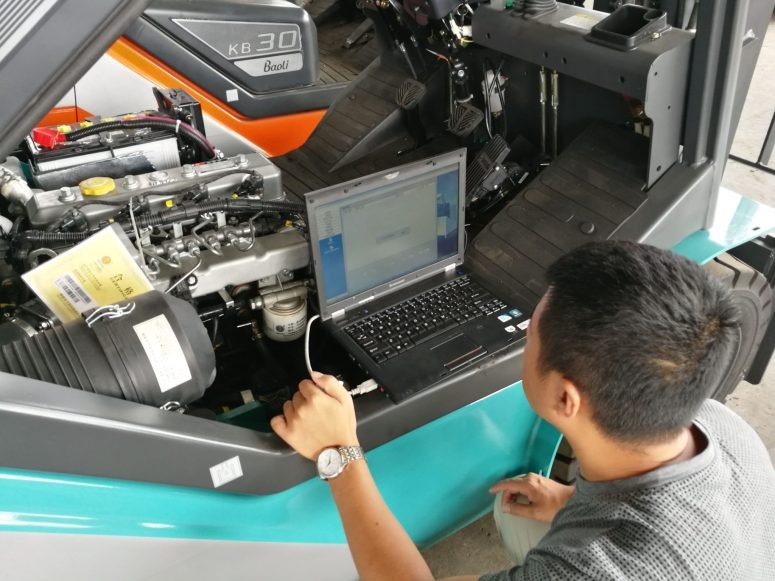 Perawatan Forklift
