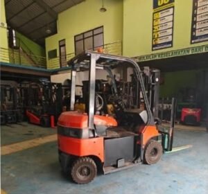 Forklift Toyota Bekas 2 Ton 7FB20 V3M