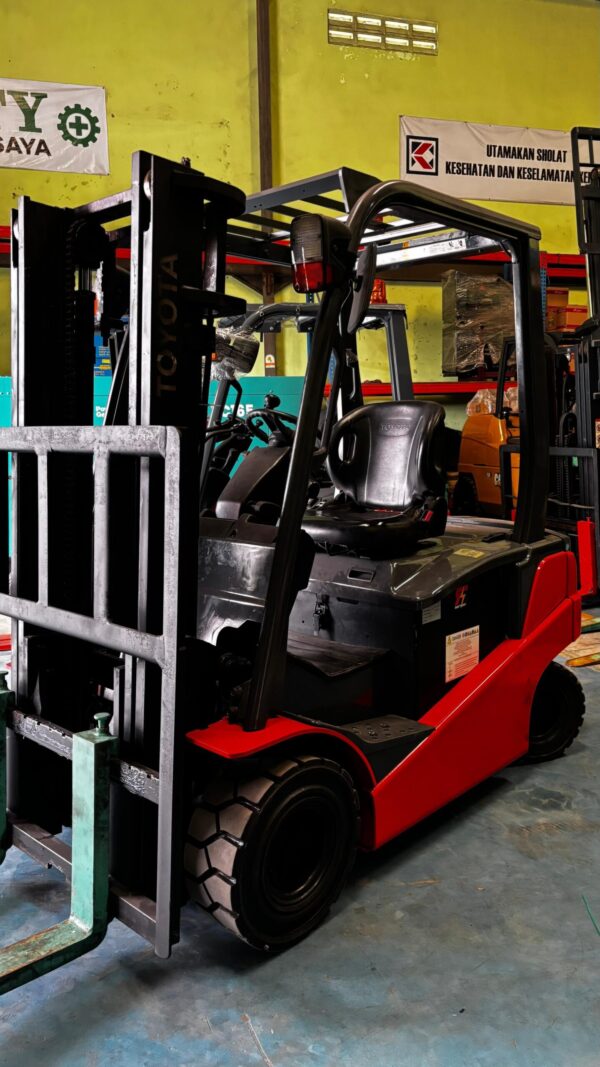 Forklift Toyota 2.5 ton rekondisi Forklift Toyota 2.5 Ton Bekas 8FBN25 V3M tahun 2020