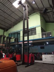 Reach truck Raymond