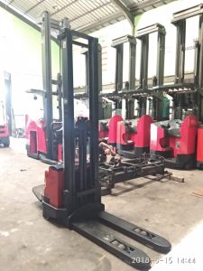 jual-bt-pallet-stacker-swe120-depan